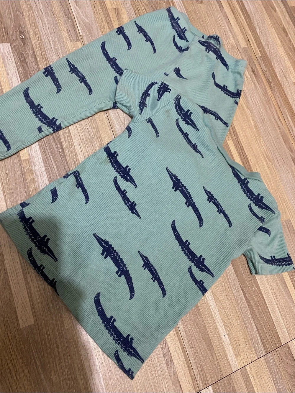 CARTER’s 2 piece pajama set size toddler boys 2T